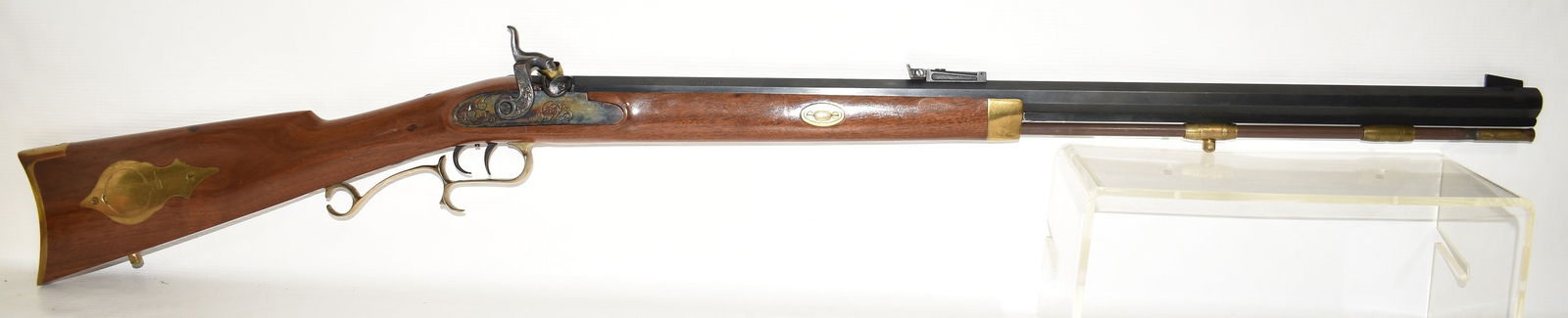 THOMPSON CENTER HAWKEN 45 CAL. MUZZLE LOADER RIFLE: THOMPSON CENTER HAWKEN 45 CAL. MUZZLE LOADER RIFLE, SER. #132648