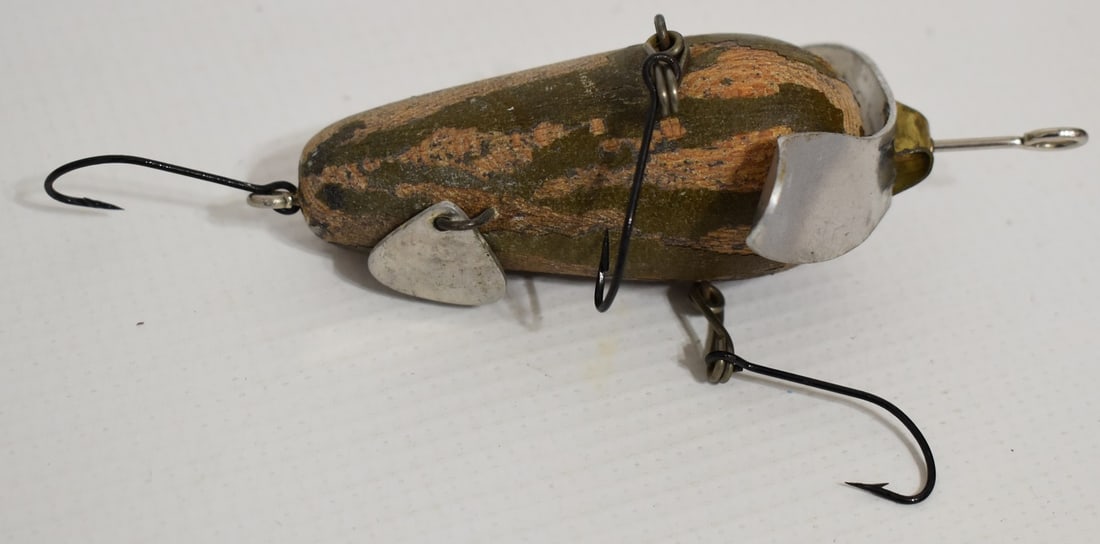 VINTAGE JIM DONALY FIELD MOUSE FISHING LURE, C. 1905/10: VINTAGE JIM DONALY FIELD MOUSE FISHING LURE, C. 1905/10, L. 3 3/4"