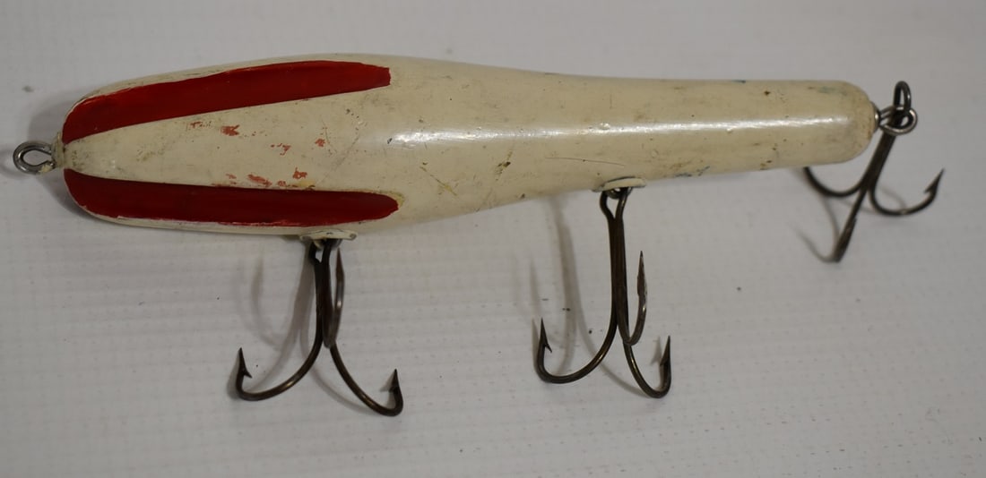 VINTAGE WILSON WOBBLER FISHING LURE, C. 1920/30: VINTAGE WILSON WOBBLER FISHING LURE, C. 1920/30, L. 5 1/2"