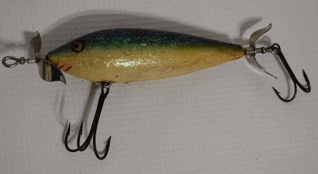 VINT HEDDON SURFACE MINNOW 300 FISHING LURE, C. 1910/15: VINTAGE HEDDON SURFACE MINNOW 300 FISHING LURE, C. 1910/15, L. 5"