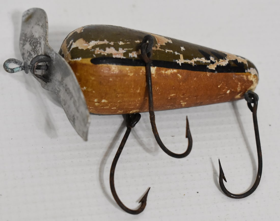 VINTAGE JIM DONALY FLOATER FISHING LURE, C. 1920, L. 3": VINTAGE JIM DONALY FLOATER FISHING LURE, C. 1920, L. 3"