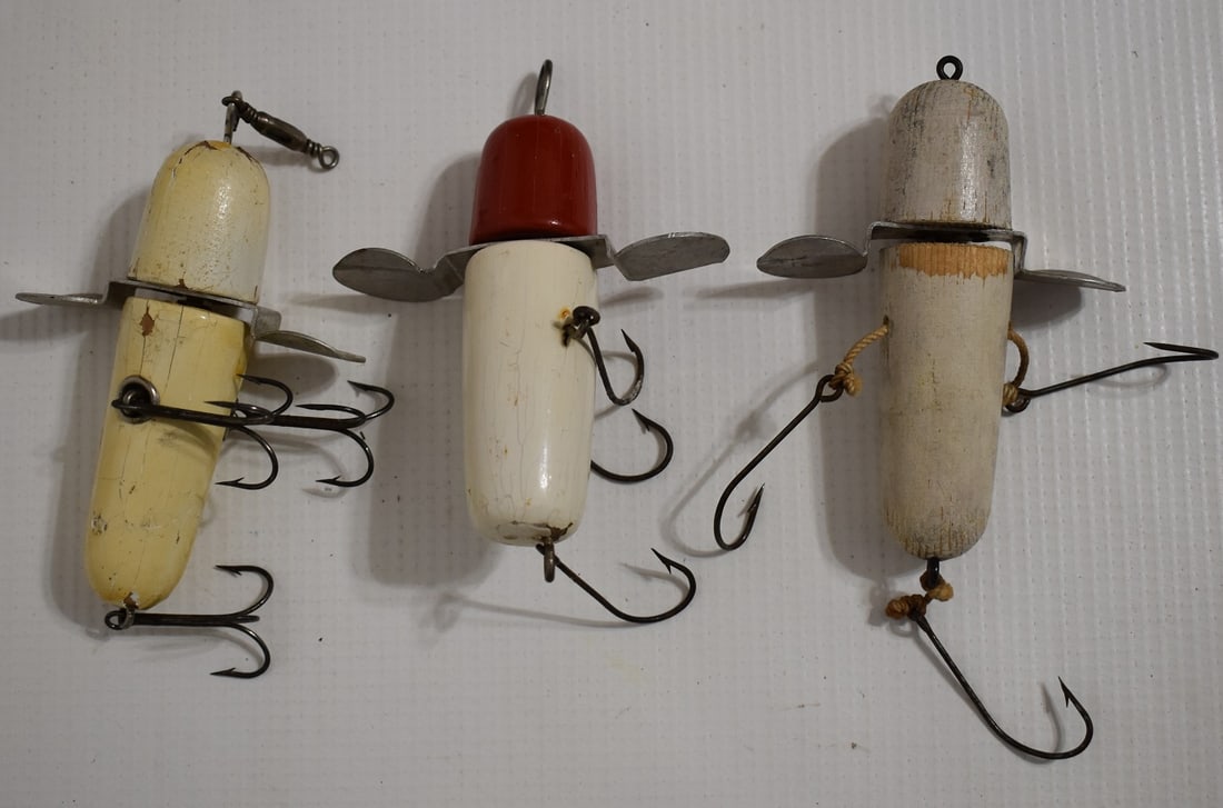 3 VINT ANSON B. DECKER CARVED ROTARY HEAD FISHING LURES: LOT (3) VINTAGE ANSON B. DECKER CARVED ROTARY HEAD FISHING LURES (STAMPED) C. 1900/10, L. 4"