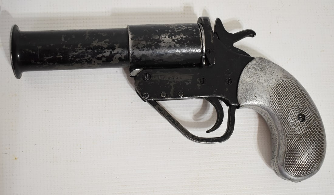 BRITISH MIXED METAL/ALUMINUM FLARE GUN, C. 1930: BRITISH MIXED METAL/ALUMINUM FLARE GUN, C. 1930, SER. #008988, L. 10"