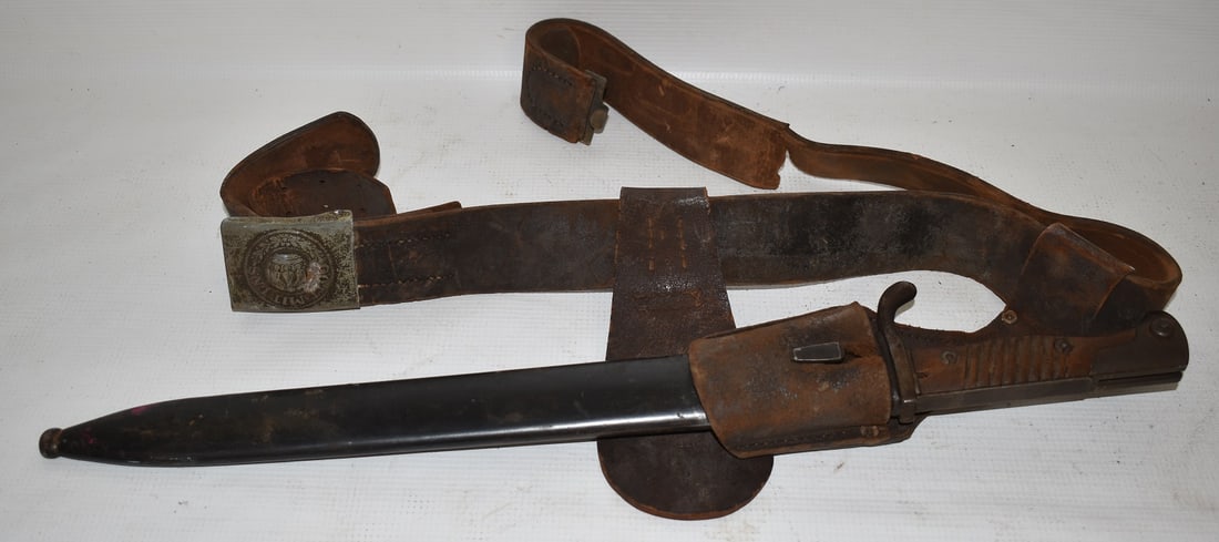 FINE GERMAN WWI MAUSER BAYONET W/LEATHER BELT/BUCKLE: FINE GERMAN WWI MAUSER BAYONET W/ORIG. LEATHER BELT/BUCKLE, BAYONET SIGNED WYERSBERG & CO. SOLINGEN (CRACKED LEATHER BELT)