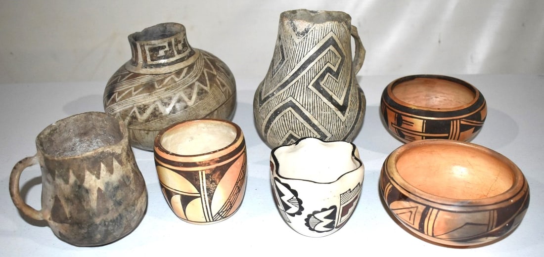 BOX LOT AMERICAN INDIAN CLAY POTS 19/20TH C. (1 of 12)