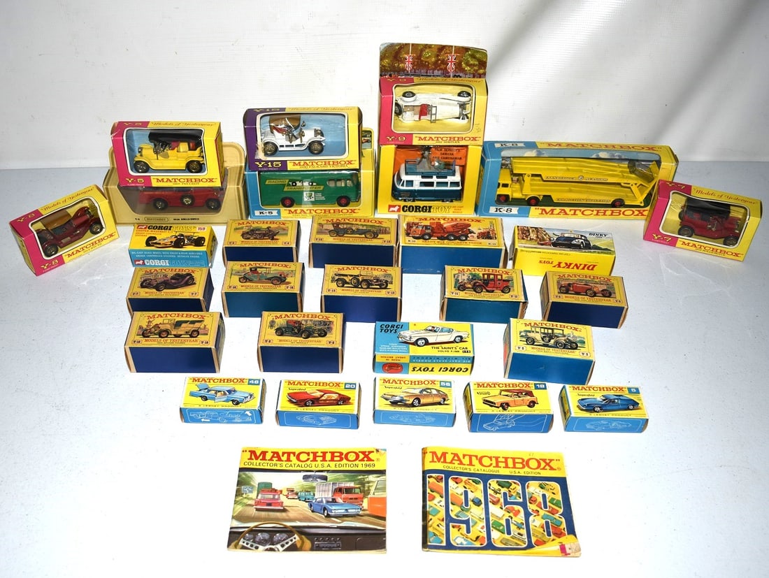LOT ASSORTED VINTAGE MATCHBOX CARS, TRUCKS & TRACTORS (1 of 8)