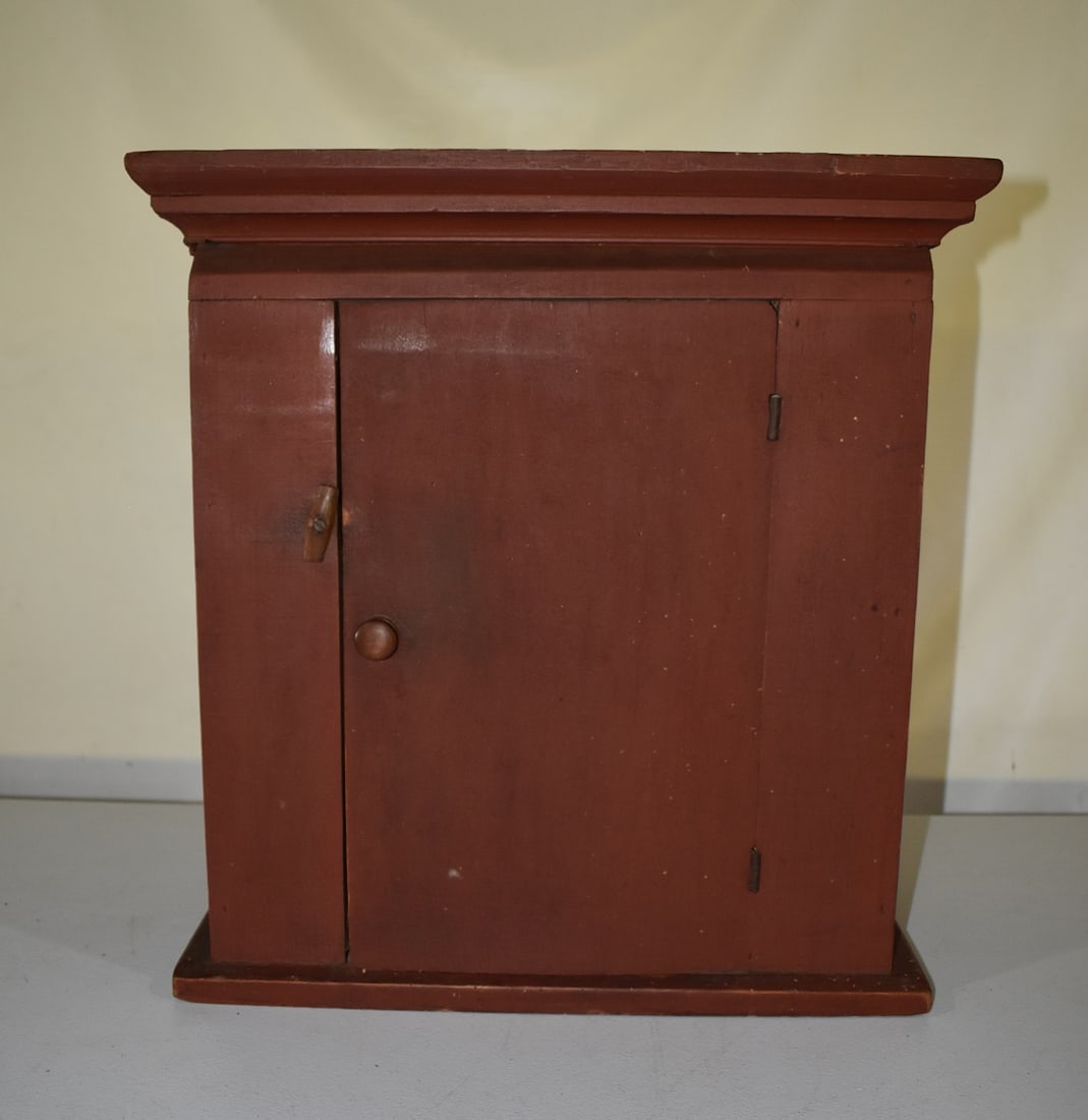 HUDSON VALLEY PAINTED PINE HANGING CUPBOARD, 19TH C. (1 of 9)