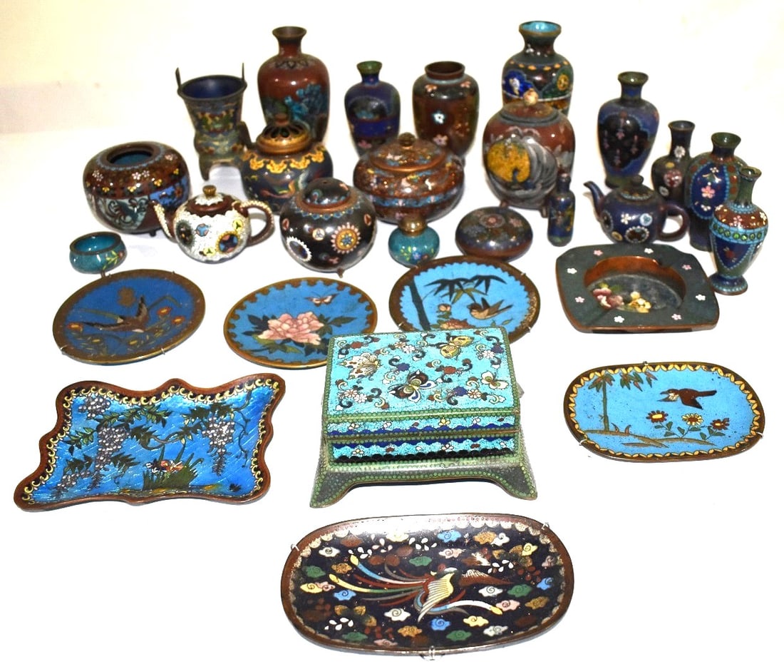 BOX LOT ASSORTED CLOISONNE CABINET PIECES, 19/20TH C. (1 of 14)