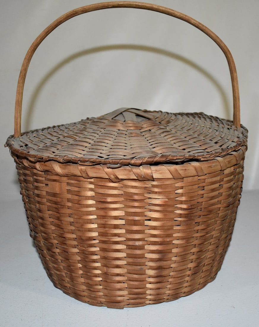 COUNTRY ASH SPLINT FEATHER BASKET, 19TH C. (1 of 5)