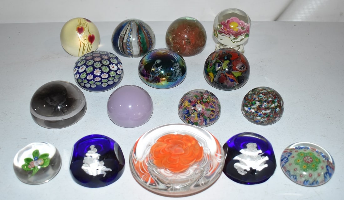 16 ASST. PAPER WEIGHTS INCL. BACCARAT, PAUL ST. CLAIRE+ (1 of 11)