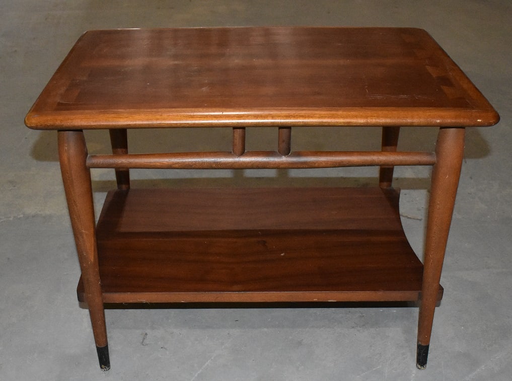 MID CENTURY MODERN WALNUT INLAID END TABLE, C. 1960 (1 of 5)
