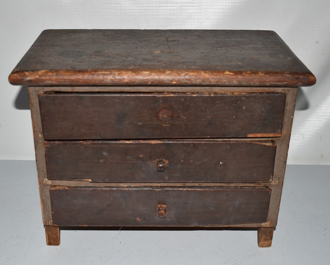 COUNTRY PAINTED PINE 3 DRAWER CHILDS CHEST, 19TH C. (1 of 7)