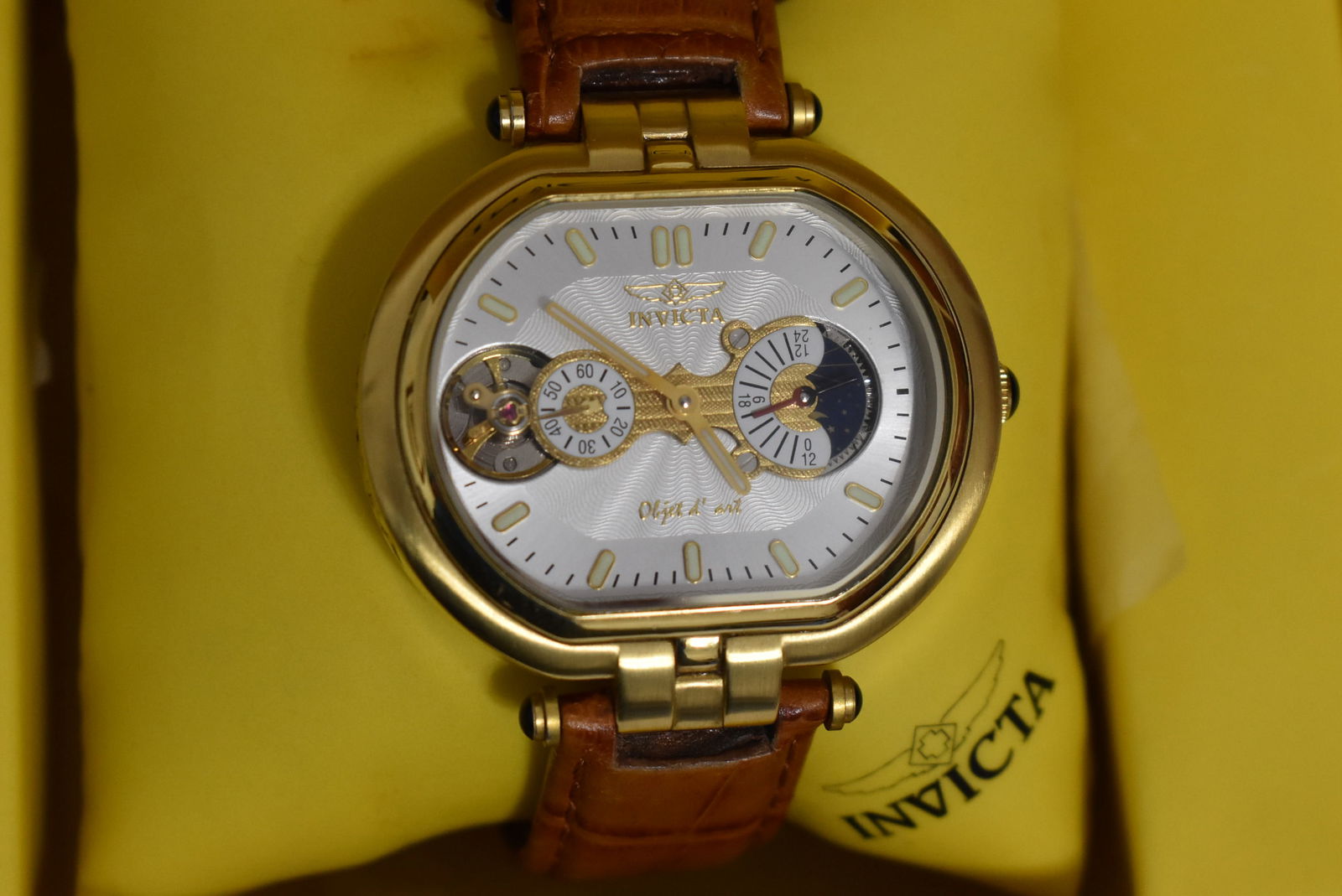 INVICTA CHRONOGRAPH WRIST WATCH W/ORIGINAL BOX: INVICTA CHRONOGRAPH WRIST WATCH W/ORIGINAL BOX