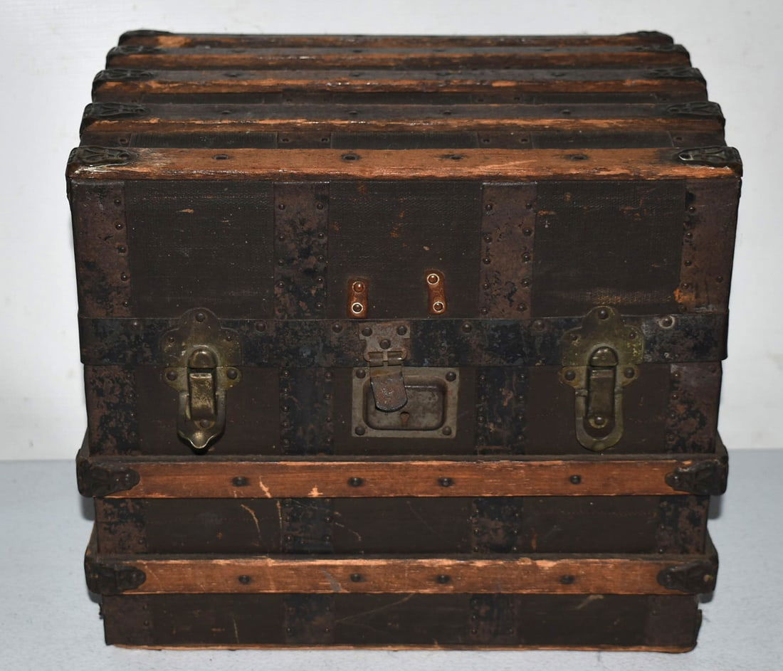 VICTORIAN DOLL TRUNK, 19TH C., H. 11", W. 13", D. 9" (1 of 9)