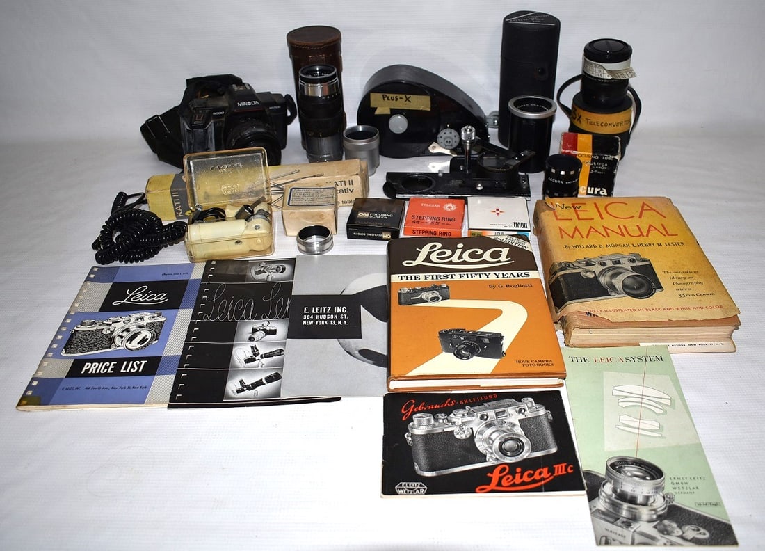 LOT ASSORTED VINTAGE INCL. LEICA PAMPHLETS, LENSES, ETC: LOT ASSORTED VINTAGE INCL. LEICA PAMPHLETS, LENSES, ETC.