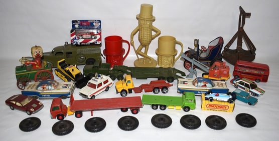 LARGE LOT ASSORTED VINTAGE TOYS, BANKS, ETC.