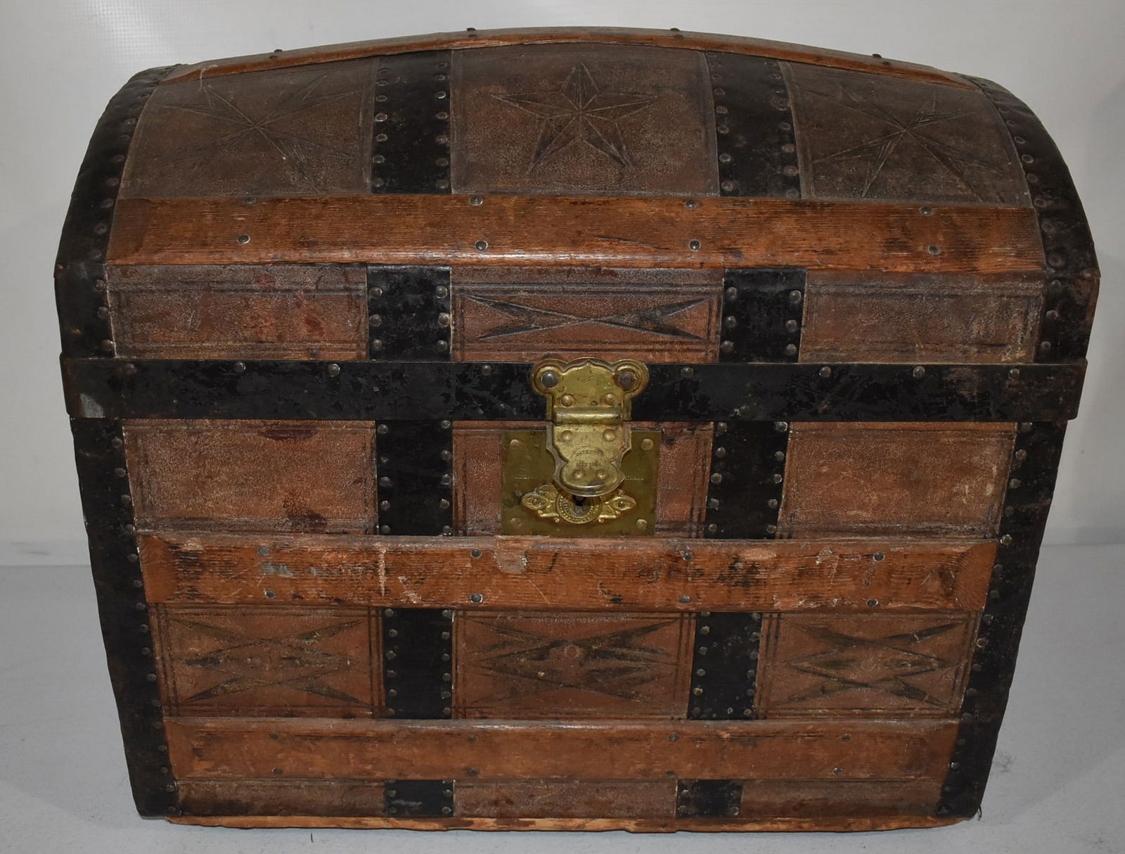 VICT. STEAMER 1/2 TRUNK, 19TH C., H. 18" W. 21" D. 16" (1 of 11)