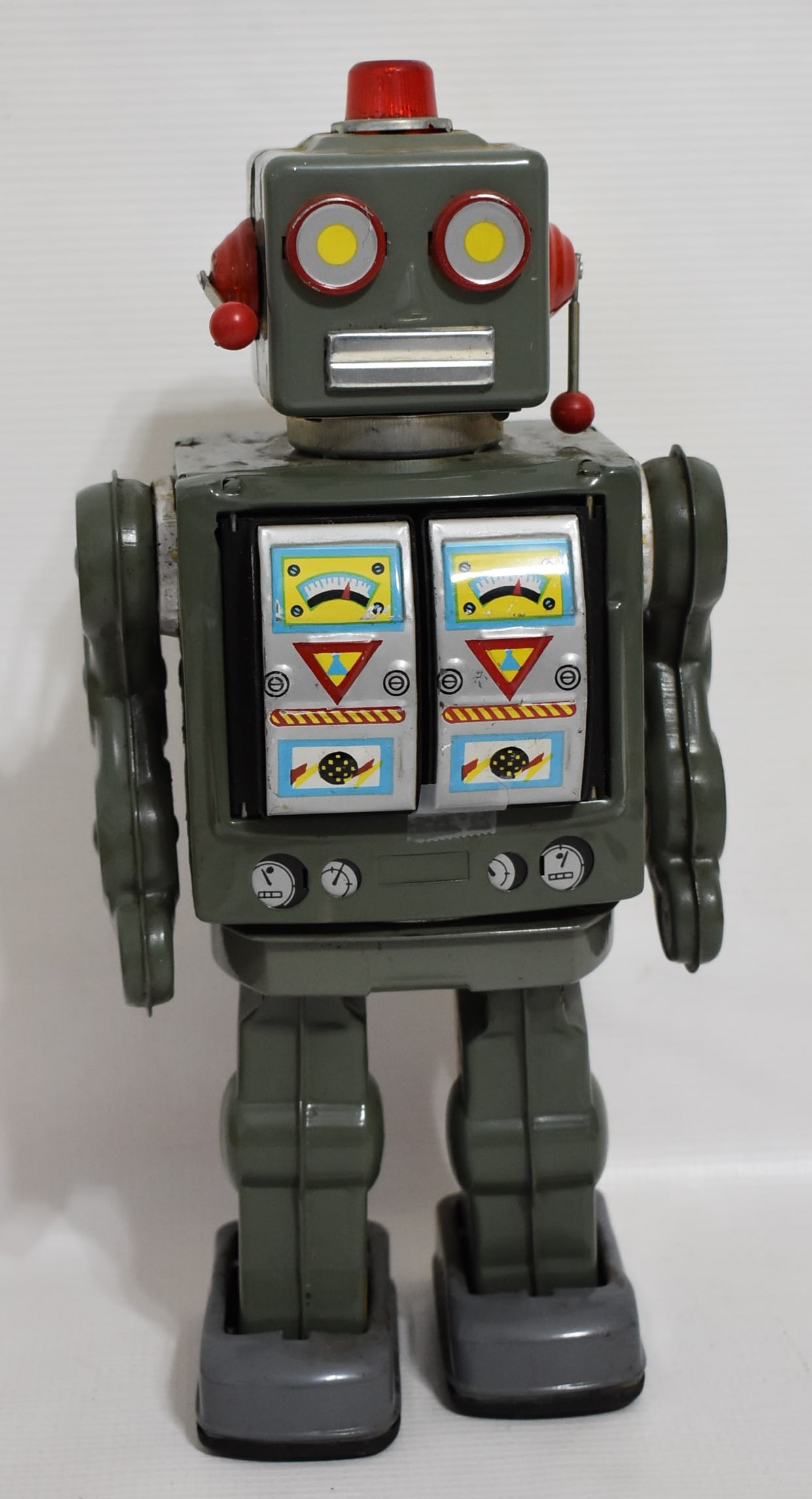 VINTAGE JAPANESE BATTERY OPERATED TOY ROBOT, 20TH C. (1 of 6)