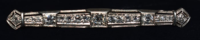 EXCEPTIONAL ART DECO 18KT WHITE GOLD/DIAMOND BAR PIN