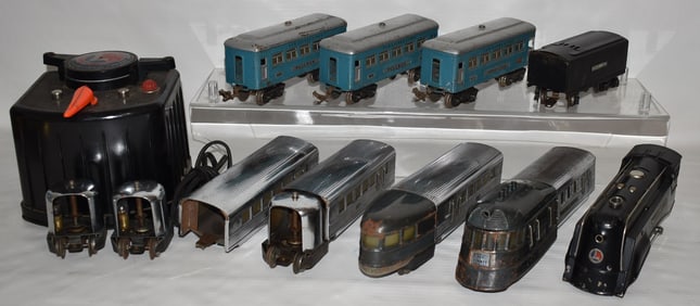LOT ASST. LIONEL TRAIN ITEMS INCL. BRIDGES, C. 1920/30