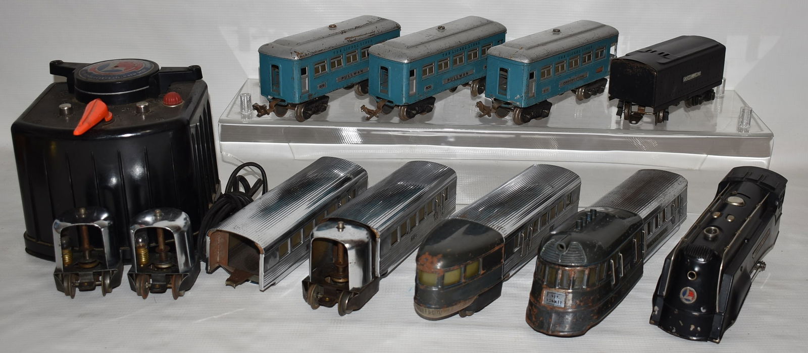 LOT ASST. LIONEL TRAIN ITEMS INCL. BRIDGES, C. 1920/30 (1 of 14)