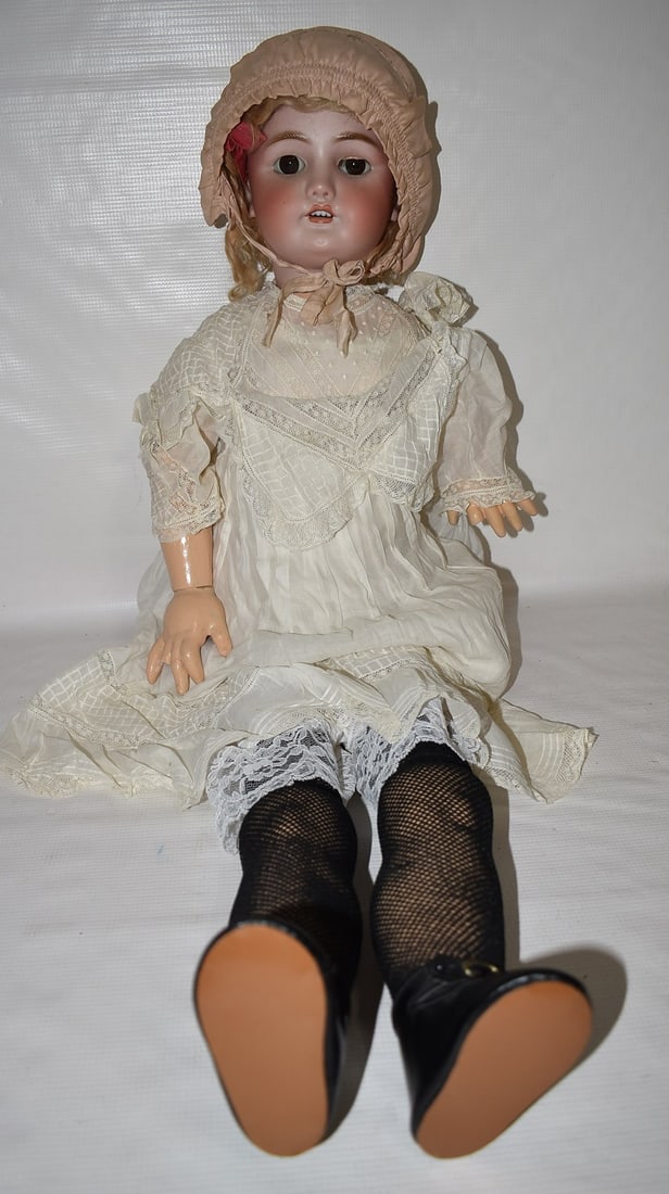 M. BERGMANN/SIMON-HALBIG GERMAN BISQUE DOLL (1 of 8)