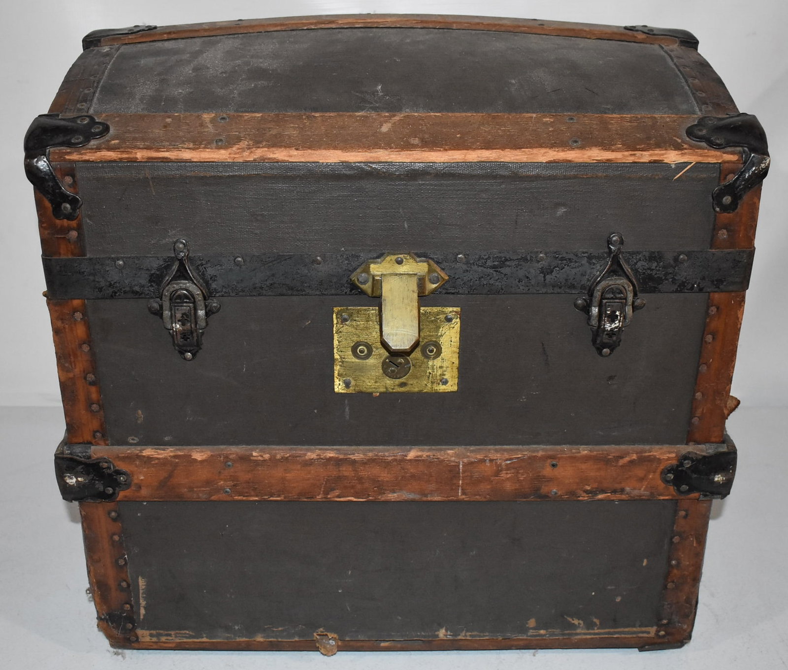 VICT. STEAMER 1/2 TRUNK, 19TH C., H. 21" W. 21" D. 17": VICTORIAN STEAMER 1/2 TRUNK, 19TH C., H. 21", W. 21", D. 17"