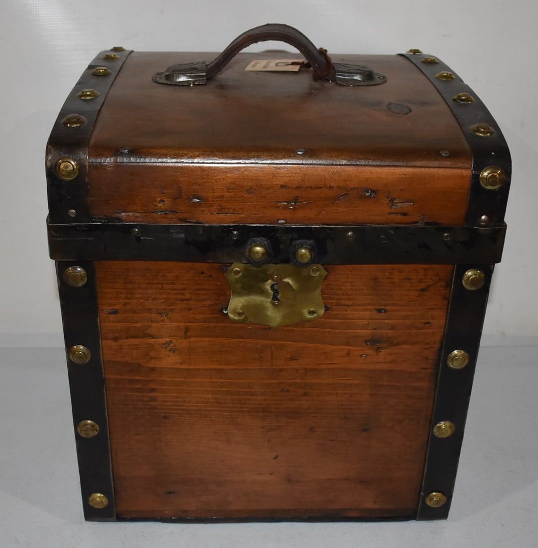 VICTORIAN HAT TRUNK, 19TH C., H. 16", W. 14", D. 15" (1 of 8)