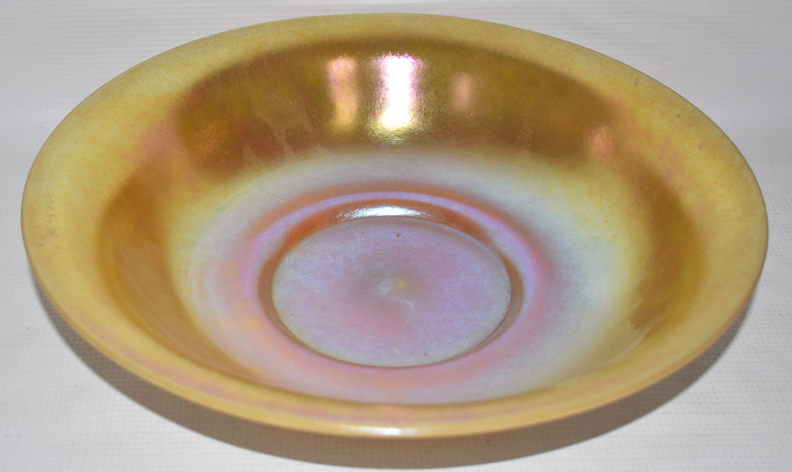 LARGE ART GLASS AURENE CENTER BOWL (STEUBEN) C. 1920 (1 of 4)