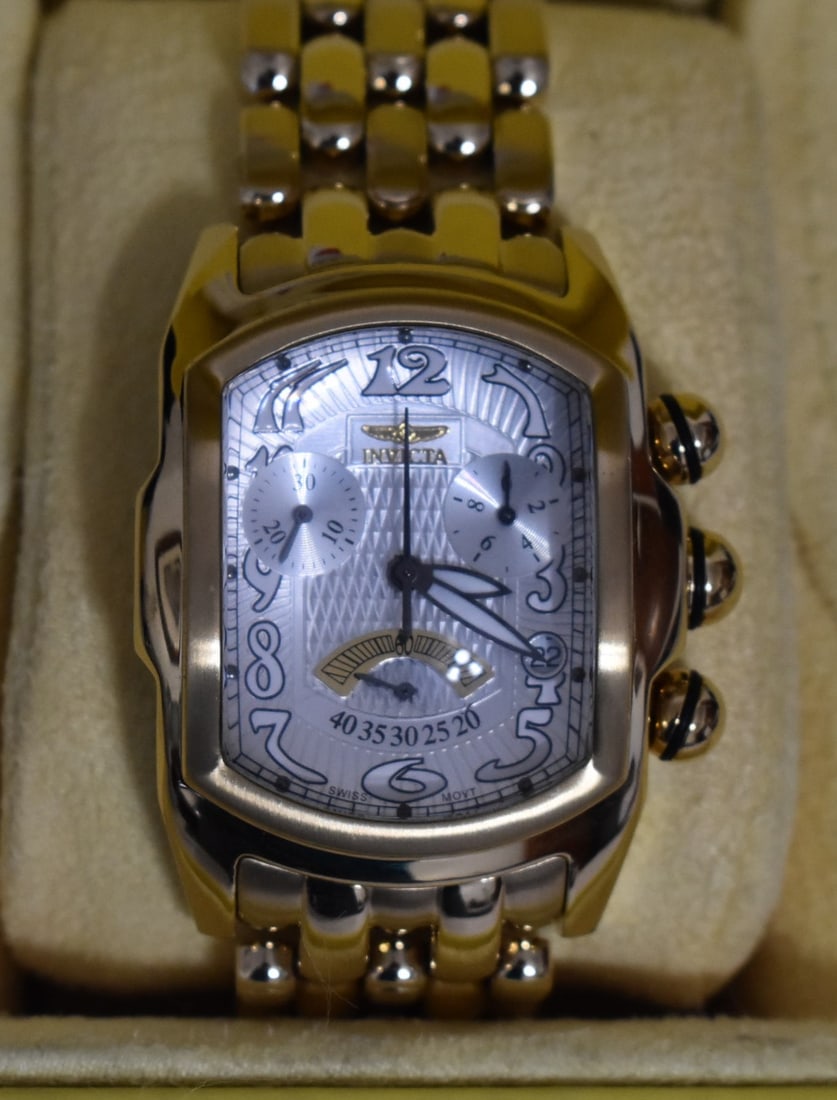 INVICTA CHRONOGRAPH WRIST WATCH W/ORIGINAL BOX: INVICTA CHRONOGRAPH WRIST WATCH W/ORIGINAL BOX