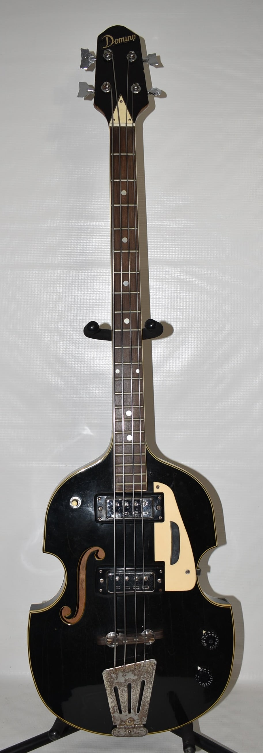 DOMINO (KAWAI) JAPANESE BEATLE BASS W/HARDSHELL CASE (1 of 10)