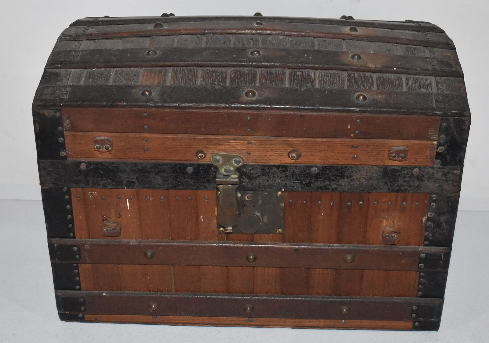 VICTORIAN DOLL TRUNK, 19TH C., H. 12", W. 15", D. 9" (1 of 9)