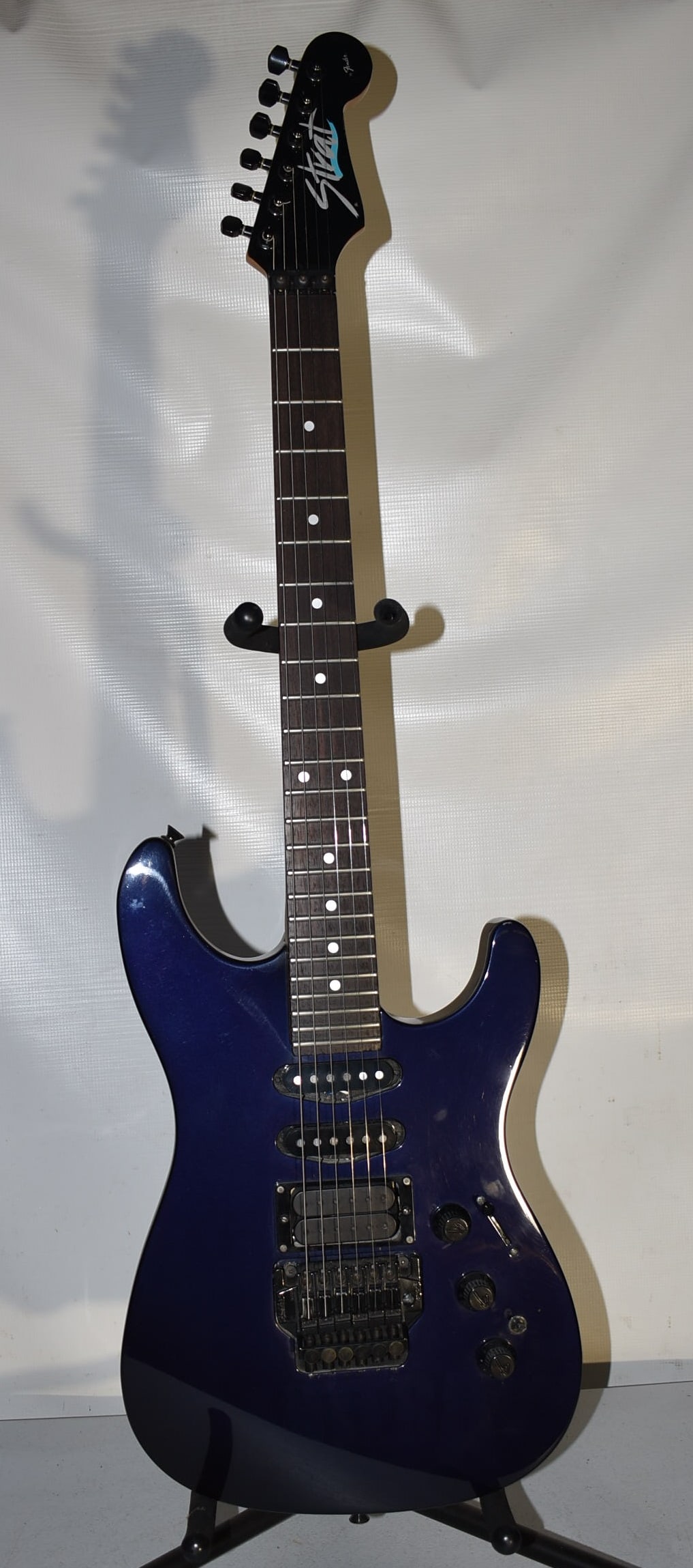 FENDER "STRAT" ELECTRIC GUITAR USA MODEL (1 of 7)