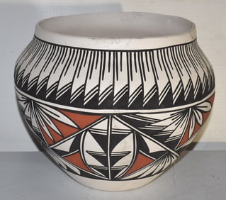 LARGE ACOMA AMERICAN INDIAN POT (SIGNED) 20TH C.