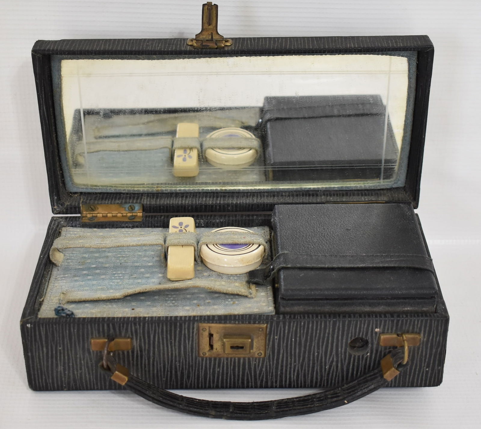 ANSCO SPY CAMERA LADIES COMPACT PURSE, C. 1920 (1 of 7)