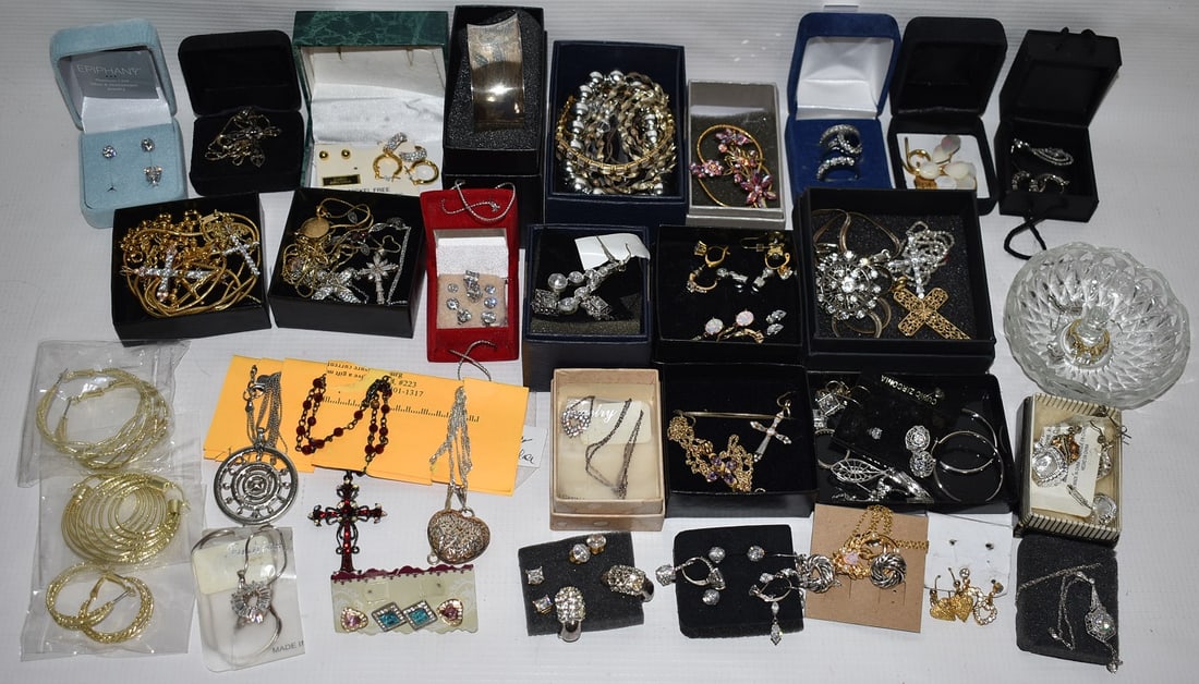 LARGE LOT ASSORTED COSTUME JEWELRY INCL. STERLING (1 of 7)