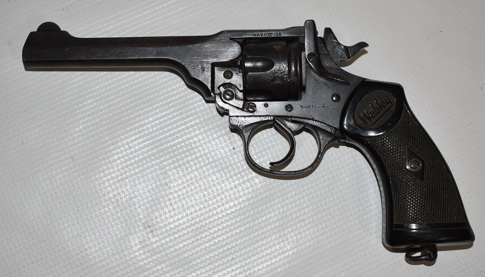 WEBLEY 38 CAL. MARK IV REVOLVER, C. 1940, SERIAL 110087: WEBLEY 38 CAL. MARK IV REVOLVER, C. 1940, SERIAL 110087 ** NICS CHECK REQUIRED**