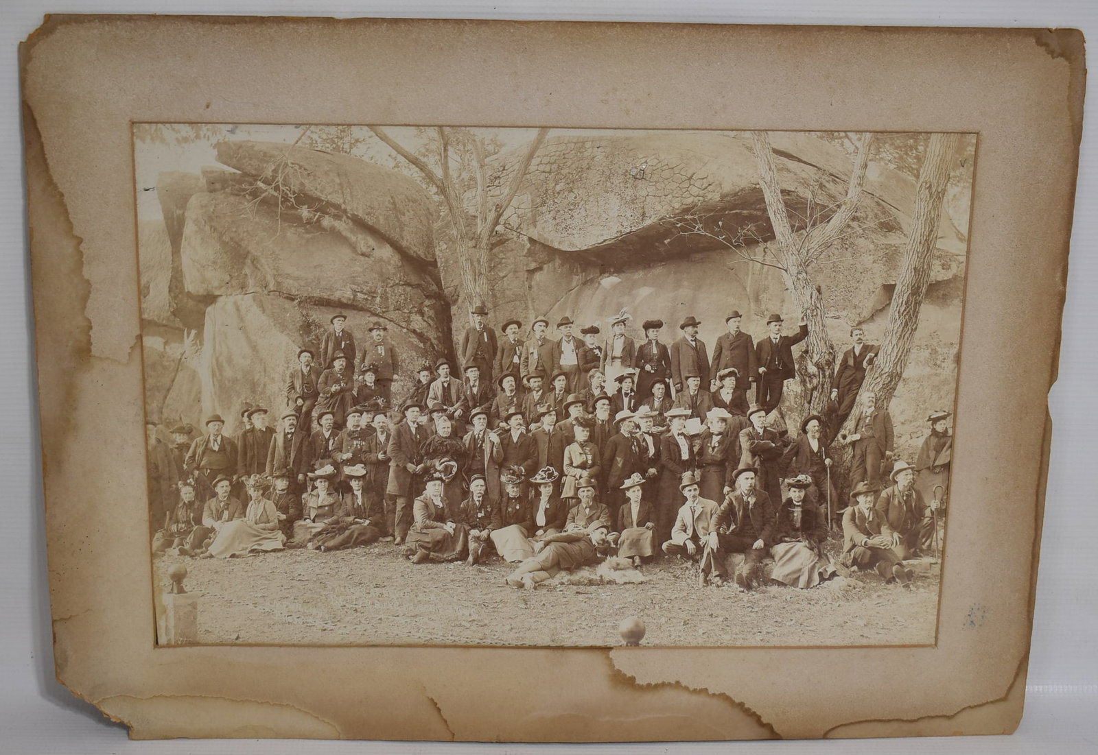 RARE ALBUMEN PHOTO CIVIL WAR VETERANS AT DEVILS DEN: RARE ALBUMEN PHOTO CIVIL WAR VETERANS AT DEVILS DEN POSSIBLY THOMAS BRADLEY ORANGE BLOSSOMS IN PHOTO, C. 1865/66, 14 1/2" X 20" OVERALL
