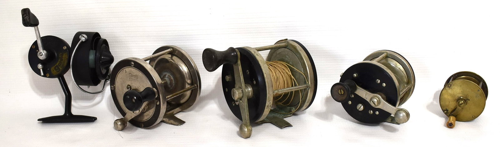ASST. VINTAGE FISHING REELS INCL. 4 BROTHERS, MITCHELL+: LOT ASSORTED VINTAGE FISHING REELS INCL. 4 BROTHERS, MITCHELL, A.F. MEISSELBACH, ETC., 19/20TH C.