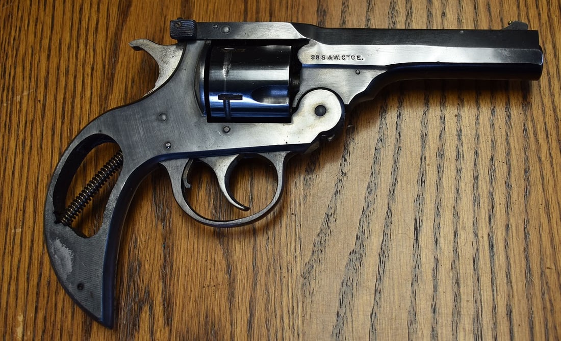 HARRINGTON & RICHARDSON DEFENDER MODEL 38 CAL. REVOLVER: HARRINGTON & RICHARDSON DEFENDER MODEL 38 CAL. REVOLVER, SER. #10239 (NO GRIPS) **NICS CHECK REQUIRED**