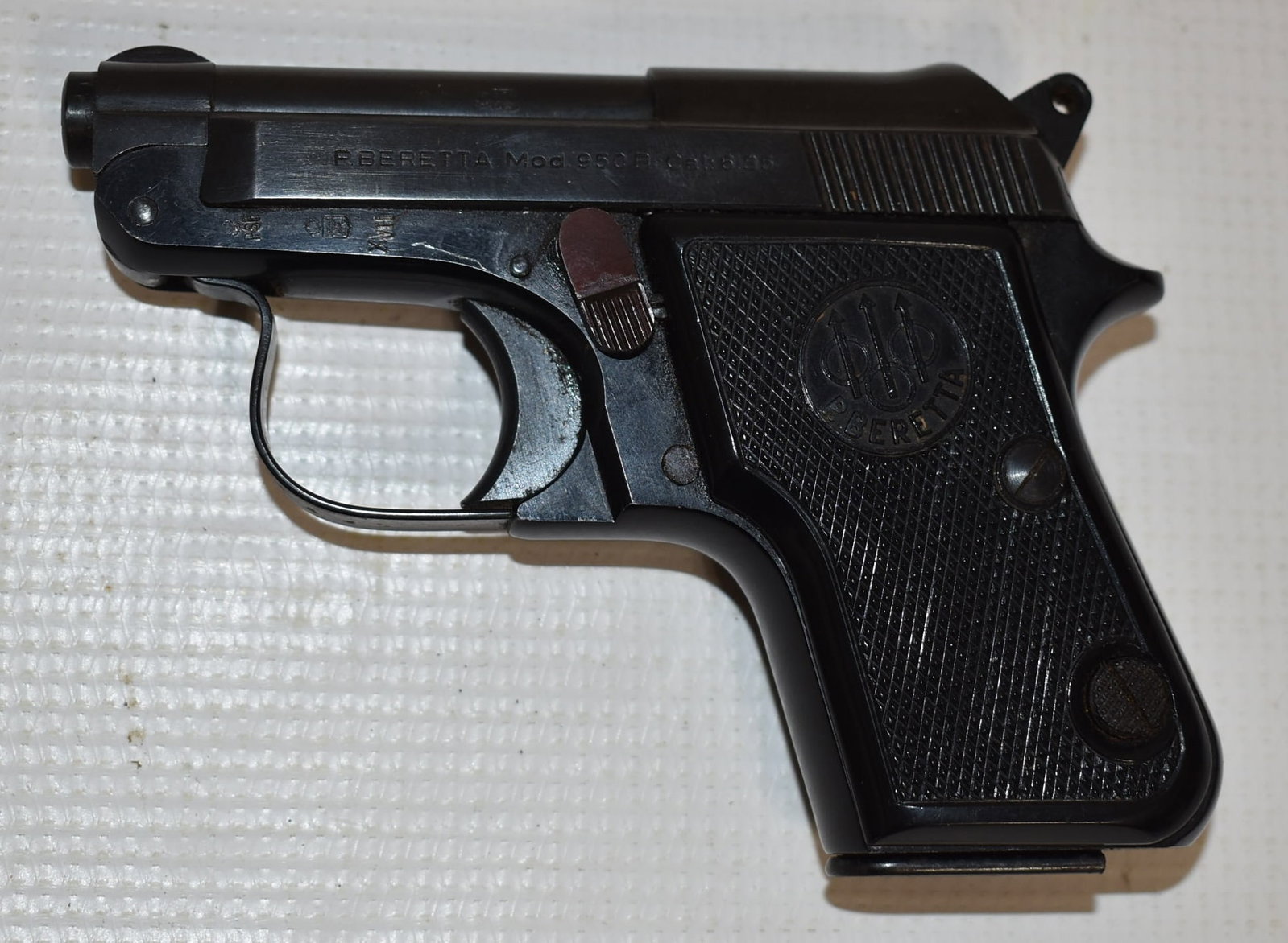 P. BERRETTA MODEL 950 B 6.35 CAL. PISTOL, ITALY,: P. BERRETTA MODEL 950 B 6.35 CAL. PISTOL, ITALY, C. 1940, SER. #B27314 **NICS CHECK REQUIRED**