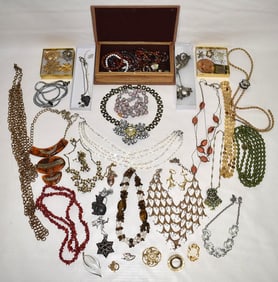 LG LOT ASST VINT COSTUME JEWELRY INCL STERLING & SIGNED