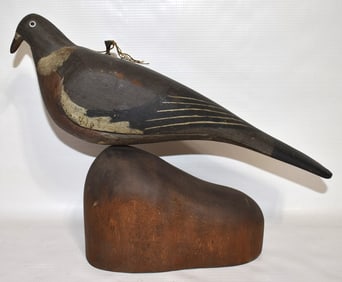 FINE H/P PIGEON DECOY, 19/20TH C., H. 11" L. 14"