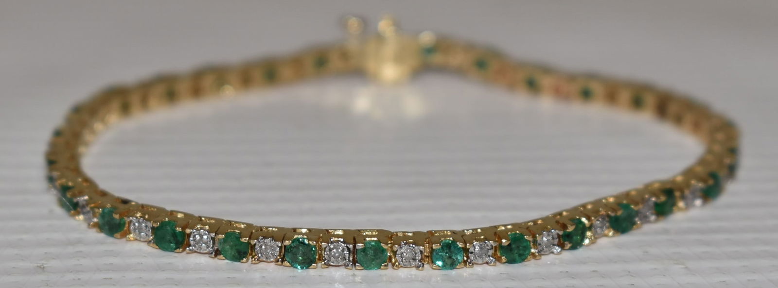 ART DECO 14KT YELLOW GOLD/DIAMOND/EMERALD BRACELET: ART DECO 14KT YELLOW GOLD/DIAMOND/EMERALD BRACELET, C. 1960/70, W. 5.8 DWT, L. 7"