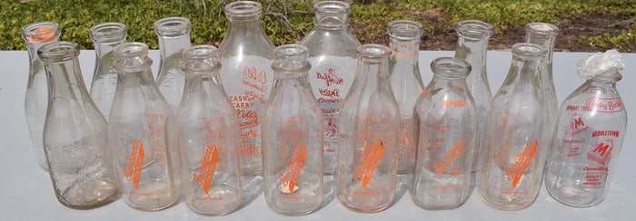 LARGE LOT ASSORTED ADVERTISING MILK BOTTLES, 19/20TH C.