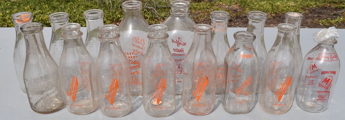 LARGE LOT ASSORTED ADVERTISING MILK BOTTLES, 19/20TH C. (1 of 10)