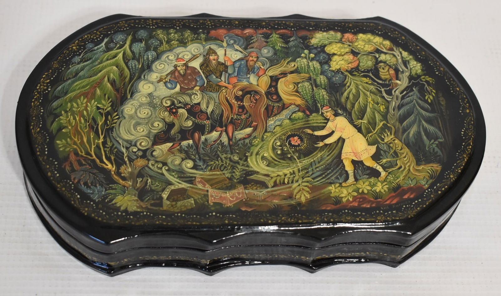 H/P RUSSIAN LACQUERED BOX W/MYTHICAL SCENE SIGNED (1 of 4)