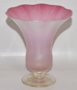 TIFFANY STUDIOS PASTEL ART GLASS FAVRILE VASE #1872: TIFFANY STUDIOS PASTEL ART GLASS FAVRILE VASE #1872, 19/20TH C., H. 4 1/2"