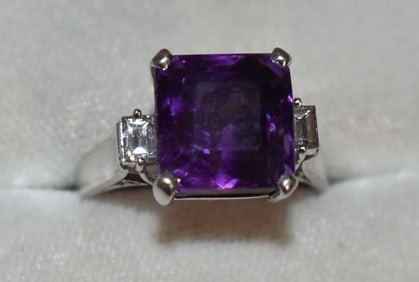 ART DECO 18KT WHITE GOLD AMETHYST/DIAMOND RING, 3.5 DWT