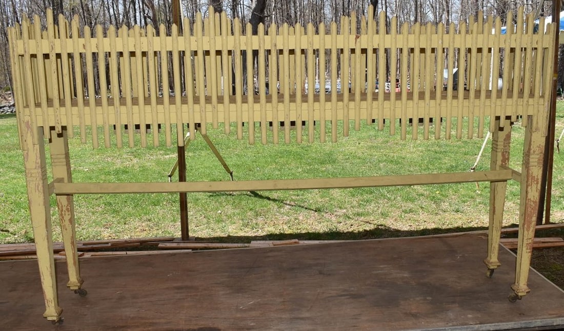 FOLK ART PINE (BUTTERNUT PAINTED) FLOWER BOX (1 of 8)